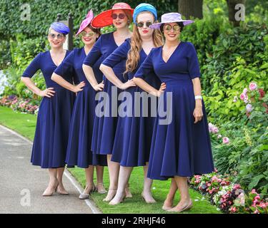 Die Tootsie Rollers Sängerinnen auf der Royal Ascot, Ascot Racecourse, Berkshire, England, Vereinigtes Königreich Stockfoto