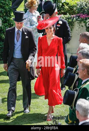 Catherine (Kate) und William, der Prinz und Prinzessin von Wales in Royal Ascot, England Stockfoto