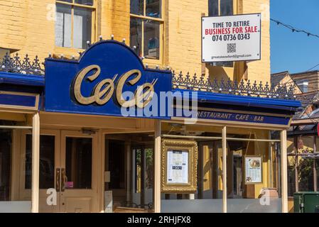 Coco Cafe Bar, Cowley Road, Oxford, öffnet nur an Wochenenden, was zum Teil auf die Geschäfte der LTNs der Stadt zurückzuführen ist. Stockfoto