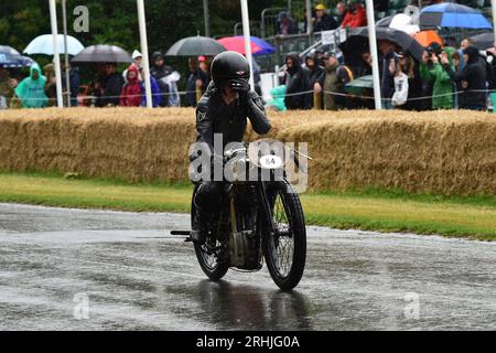 Ian Bain, Norton CS1, 30 Years of the Festival of Speed, eine Auswahl der besten Autos und Fahrräder, die auf den Bergsteigerkurs Ove gefahren sind Stockfoto