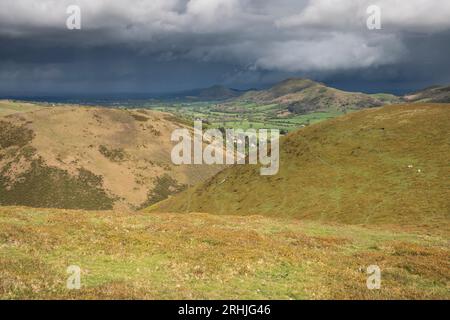 Caer Caradoc und The Lawley von oben gesehen Rectory Wood, Church Stretton, Shropshire, Großbritannien Stockfoto