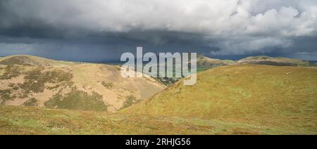 Caer Caradoc und The Lawley von oben gesehen Rectory Wood, Church Stretton, Shropshire, Großbritannien Stockfoto