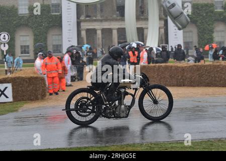 Ian Bain, Norton CS1, 30 Years of the Festival of Speed, eine Auswahl der besten Autos und Fahrräder, die auf den Bergsteigerkurs Ove gefahren sind Stockfoto