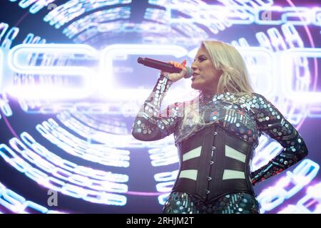 Trondheim, Norwegen. August 2023. Der deutsche Tanzmusiker Cascada spielt ein Live-Konzert während der We Love the 90s und 2000s Show in Trondheim. Hier wird Sängerin Natalie Horler live auf der Bühne gesehen. (Foto: Gonzales Photo - Tor Atle Kleven). Stockfoto