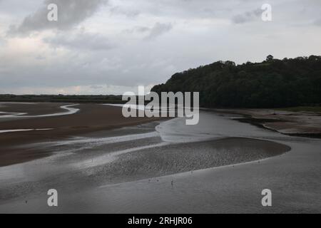 Regnerischer Abend über der TAF-Mündung in Laugharne, Carmarthenshire, Wales, Großbritannien Stockfoto