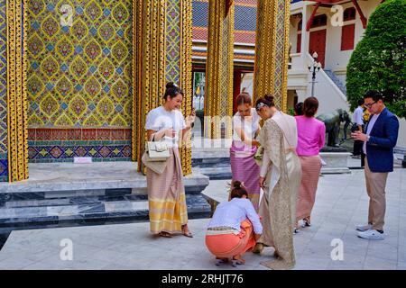 Thailand, Bangkok, Wat Ratchabophit Tempel, Begräbniskomplex mit kleinen Denkmälern verschiedener Stile in Erinnerung an Mitglieder der königlichen Familie Stockfoto