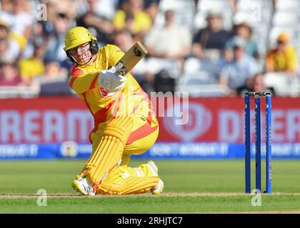 Nottingham, Vereinigtes Königreich. August 2023. Abgebildet links nach rechts Lizelle Lee (Trent Rockets), die auf der Trent Bridge (Trent Rockets gegen Manchester Originals) auf der 100 schlagen. Bild: Mark Dunn/Alamy Live News (Sport) Stockfoto