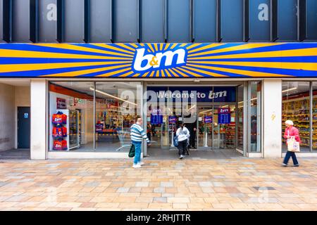 Das B&M-Geschäft in der Dudley Street in Wolverhampton, Großbritannien Stockfoto