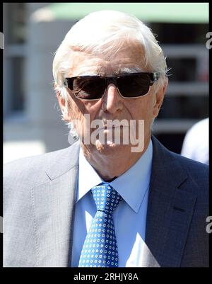 Bild ©lizenziert an Parsons Media. 17.08.2023. London, Vereinigtes Königreich. Sir Michael Parkinson stirbt. Datei Bild aufgenommen Bild 03.07.2014. London, Vereinigtes Königreich. Michael und Mary Parkinson treffen am 10. Tag bei der Wimbledon Tennis Championship ein. Bild von Andrew Parsons / Parsons Media Credit: andrew Parsons/Alamy Live News Stockfoto