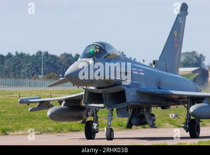 RAF Typhoon Jet im aktiven Einsatz bei RAF Conningsby in Lincolnshire, England, August 2023 Stockfoto