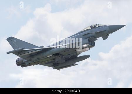 RAF Typhoon Jet im aktiven Einsatz bei RAF Conningsby in Lincolnshire, England, August 2023 Stockfoto