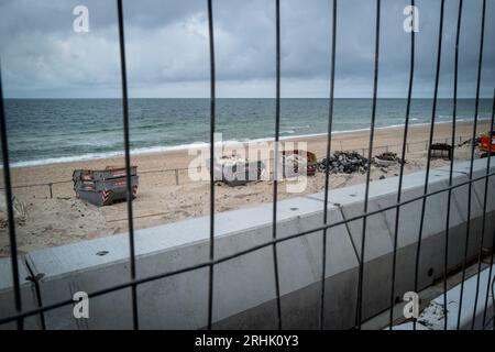 Am Strand von Westerland auf der Insel Sylt gibt es einige Müllcontainer Stockfoto