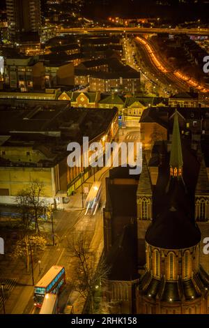 Nachtblick auf die St. Michael's Church in Croydon Town, Greater London, Großbritannien Stockfoto