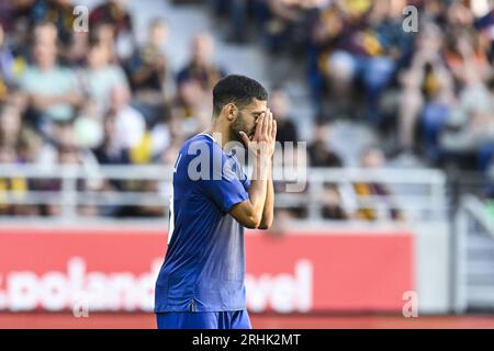 Szczecin, Polen. Aug. 2023. Gents Tarik Tissoudali sieht während eines Fußballspiels zwischen dem polnischen Pogon Szczecin und der belgischen KAA Gent am Donnerstag, den 17. August 2023, in Szczecin, dem zweiten Leg der dritten Qualifikationsrunde für den UEFA Europa Conference League-Wettbewerb, deprimiert aus. BELGA PHOTO TOM GOYVAERTS Credit: Belga News Agency/Alamy Live News Stockfoto