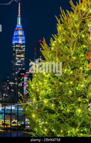 Weihnachten Hintergrund Kopie Raum Stadt Hintergrund urbaner Feiertag Lichter Dekorationen Stockfoto