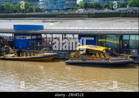 Thames Beast and Thames RIB Experience power boats moored at Tower Millennium Pier. London, England, UK Stockfoto