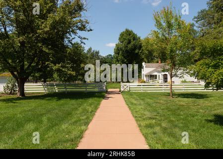 Grand Detour, Illinois - USA - 16. August 2023: John Deere Historical Site an einem wunderschönen Sommernachmittag. Stockfoto