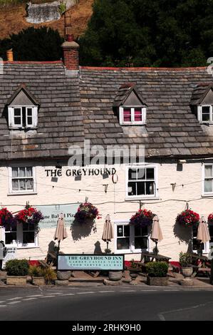 Greyhound Inn im Dorf Corfe Castle in Purbeck, East Dorset, Großbritannien Stockfoto