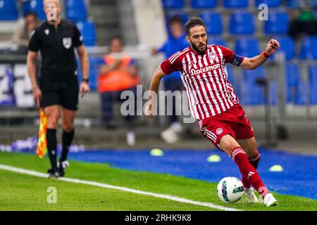 Genk, Belgien. Aug. 2023. GENK, BELGIEN - 17. AUGUST: Kostas Fortounis von Olympiakos Piräus läuft mit dem Ball während des Qualifikationsspiels der UEFA Europe League in der dritten Runde des Zweitligisten zwischen KRC Genk und Olympiakos Piräus am 17. August 2023 in der Cegeka Arena in Genk, Belgien. (Foto: Joris Verwijst/Orange Pictures) Credit: Orange Pics BV/Alamy Live News Stockfoto