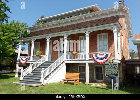 DeKalb, Illinois, USA - 15. August 2023 - The Glidden House and Homestead. Heimat der Frühentwicklung des Stacheldrahtes Stockfoto