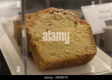 Frischer englischer Kuchen im Kühlschrank Stockfoto