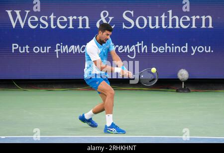 16. August 2023: Novak Djokovic (SRB) besiegte Alejandro Davidovich Fokina (ESP) mit 6:4, 6-0 (RET), bei den Western & Southern Open, die im Lindner Family Tennis Center in Mason, Ohio/USA gespielt werden © Leslie Billman/Tennisclix/Cal Sport Media (Bild: © Leslie Billman/Cal Sport Media) Stockfoto