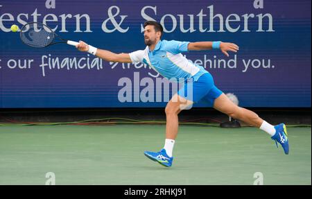 16. August 2023: Novak Djokovic (SRB) besiegte Alejandro Davidovich Fokina (ESP) mit 6:4, 6-0 (RET) bei den Western & Southern Open, die im Lindner Family Tennis Center in Mason, Ohio/USA gespielt wurden © Leslie Billman/Tennisclix/Cal Sport Media Stockfoto