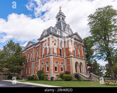 Das Warren County Courthouse an der Fourth Street wurde 1877 in Warren, Pennsylvania, USA, erbaut Stockfoto