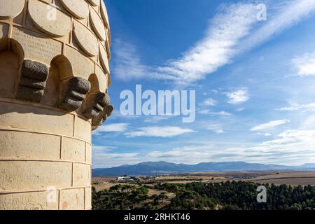 Segovia, Spanien, 03.10.23. Die ländliche Landschaft von Segovia am Stadtrand und in den Bergen des Turms von Johannes II. Von Kastilien im Alcazar von Segovia. Stockfoto