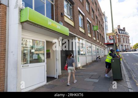 London, Großbritannien. August 2023. Das Gelände von Job f Centre Plus in der Finchley Lane Street, London Stockfoto