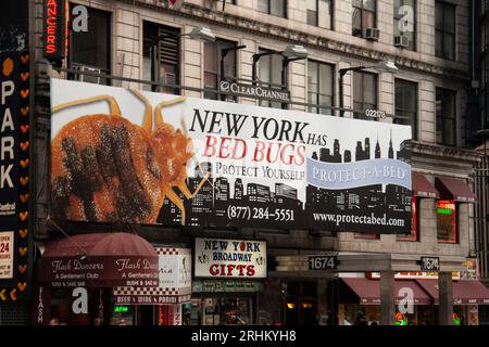 Midtown Manhattan West Plakatwand über Bed Bugs New York City 2009 Stockfoto