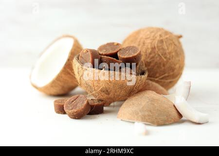 Kokospalmenzucker oder Gula Melaka Malakka Zucker oder Kithul Jaggery Stockfoto