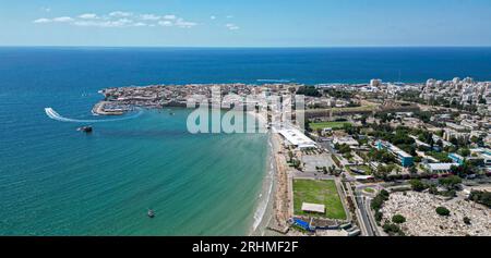 Wunderschönes hochauflösendes Panorama-Drohnenbild der Stadt Akkon Israel im Sommer Stockfoto