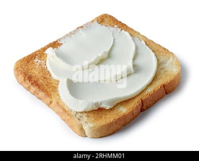 Geröstetes Brot mit Frischkäse auf weißem Hintergrund isoliert Stockfoto