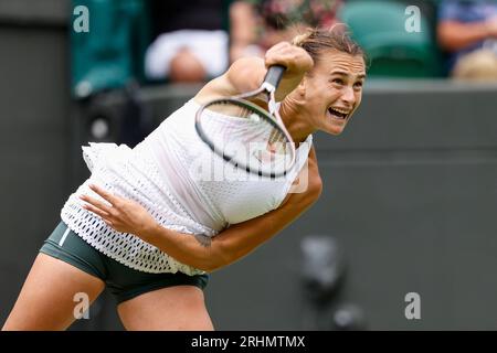 Tennisspielerin Aryna Sabalenka aus Belarus bei den Wimbledon Championships 2023, All England Lawn Tennis and Croquet Club, London, England. Stockfoto