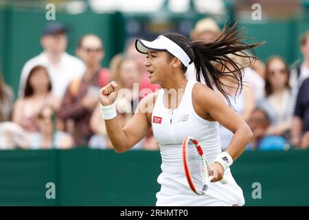 Die Tennisspielerin Heather Watson (GBR) feiert bei den Wimbledon Championships 2023, All England Lawn Tennis and Croquet Club, London, England. , Stockfoto