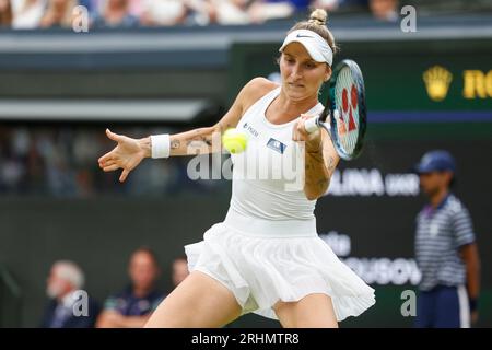Tennisspielerin Marketa Vondrousova (CZE) bei den Wimbledon Championships 2023, All England Lawn Tennis and Croquet Club, London, England. Stockfoto