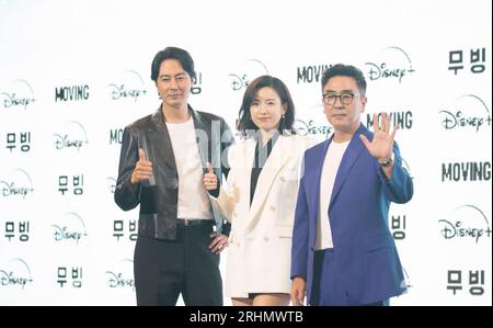 Zo in-Sung, Han Hyo-Joo und Ryu Seung-Ryong, 3. August 2023: (L-R) Cast-Mitglieder Zo in-Sung, Han Hyo-Joo und Ryu Seung-Ryong nehmen an einer Pressekonferenz für die Disney-Serie „Moving“ in Seoul, Südkorea, Teil. Die Science-fiction-Action-Serie „Moving“ zeigt eine Gruppe von Superkräften, die ihre wahren Fähigkeiten vor der Welt verbergen, um ihre Familien vor Gefahren zu schützen. Die 20-Episoden-Serie basiert auf einem erfolgreichen Webtoon von Kang Full. Quelle: Lee Jae-Won/AFLO/Alamy Live News Stockfoto