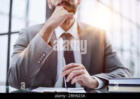 Glückliche Menschen arbeiten von zu Hause Büro tun Notizen am Schreibtisch sitzen Stockfoto