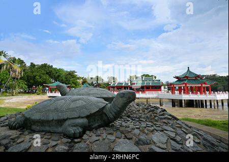 Schildkrötenskulpturen vor einem chinesischen taoistischen Tempel, der Tua Pek Kong, Kusu Island, Singapur, gewidmet ist, etwa 5,6 km südlich der Hauptinsel. Stockfoto