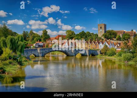 Aylesford Bridge und Dorf mit dem Fluss medway bei Flut Stockfoto