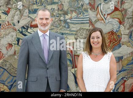 Madrid, Spanien. August 2023. König Felipe VI. Empfängt im Publikum die Präsidentin des Abgeordnetenkongresses, Francina Armengol Socias, die ihn über die Feier der konstituierenden Sitzung der XV. Legislative informiert hat. El Rey Felipe VI recibe en audiencia a la Presidenta del Congreso de los Diputados, Francina Armengol Socias, que le ha informado de la celebración de la Sesión Constitutiva de la XV Legislatura. CORDON PRESS/Alamy Live News Stockfoto