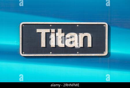 Typenschild der Diesellokomotive der Baureihe 68 DRS Nr. 68009 „Titan“ Stockfoto