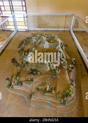 Ein Diorama der Ruine im Besucherzentrum Museum im archäologischen Reservat Cahal Pech in San Ignacio, Belize. Stockfoto