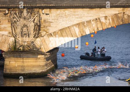 Paris, Frankreich. August 2023. Swim natation während des World Triathlon Olympic & Paralympic Games Test Event 2023, am 17. Bis 20. August 2023 in Paris, Frankreich - Foto Germain Hazard/FFTRI/DPPI Credit: DPPI Media/Alamy Live News Stockfoto