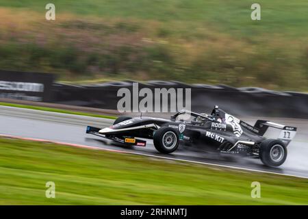 Britische F4-Meisterschaft Louis SHARP #11 (Rodin Carlin) auf dem Knockhill Racing Circuit Stockfoto