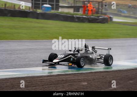 Britische F4-Meisterschaft Louis SHARP #11 (Rodin Carlin) auf dem Knockhill Racing Circuit Stockfoto