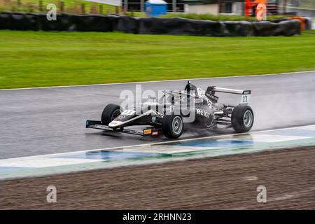 Britische F4-Meisterschaft Louis SHARP #11 (Rodin Carlin) auf dem Knockhill Racing Circuit Stockfoto