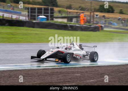 Der britische F4 William MACINTYRE #5 Hitech Pulse-Eight auf dem Knockhill Racing Circuit Stockfoto