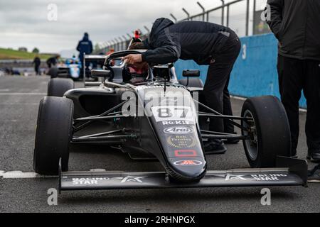 Formel 4 Knockhill Sonntag Deagen FAIRCLOUGH JHR Entwicklungen Stockfoto